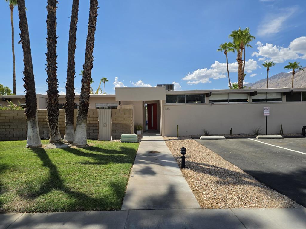 735 E Louise Drive Property Photo 1