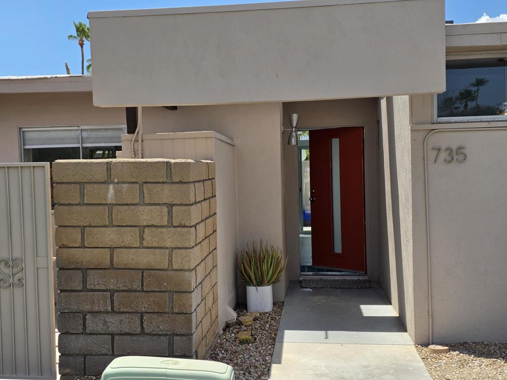 735 E Louise Drive Property Photo 3
