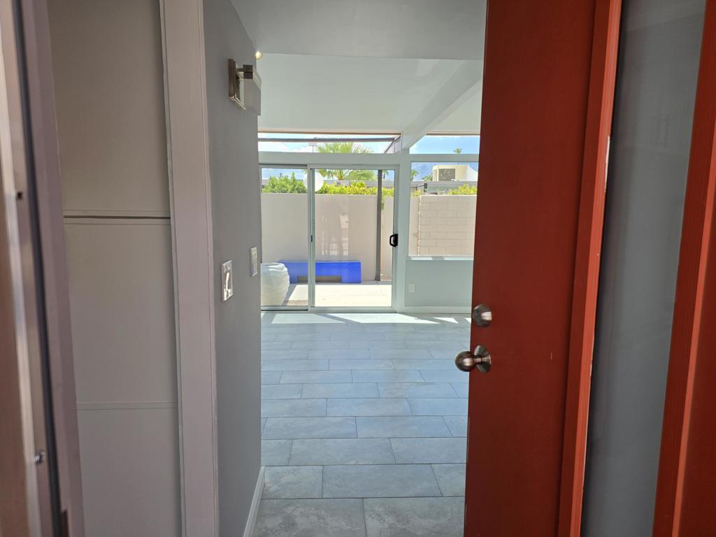 735 E Louise Drive Property Photo 4