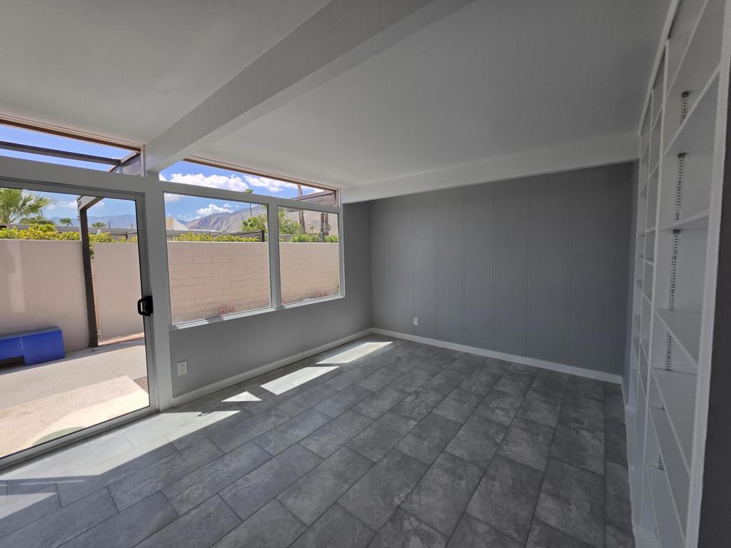 735 E Louise Drive Property Photo 7