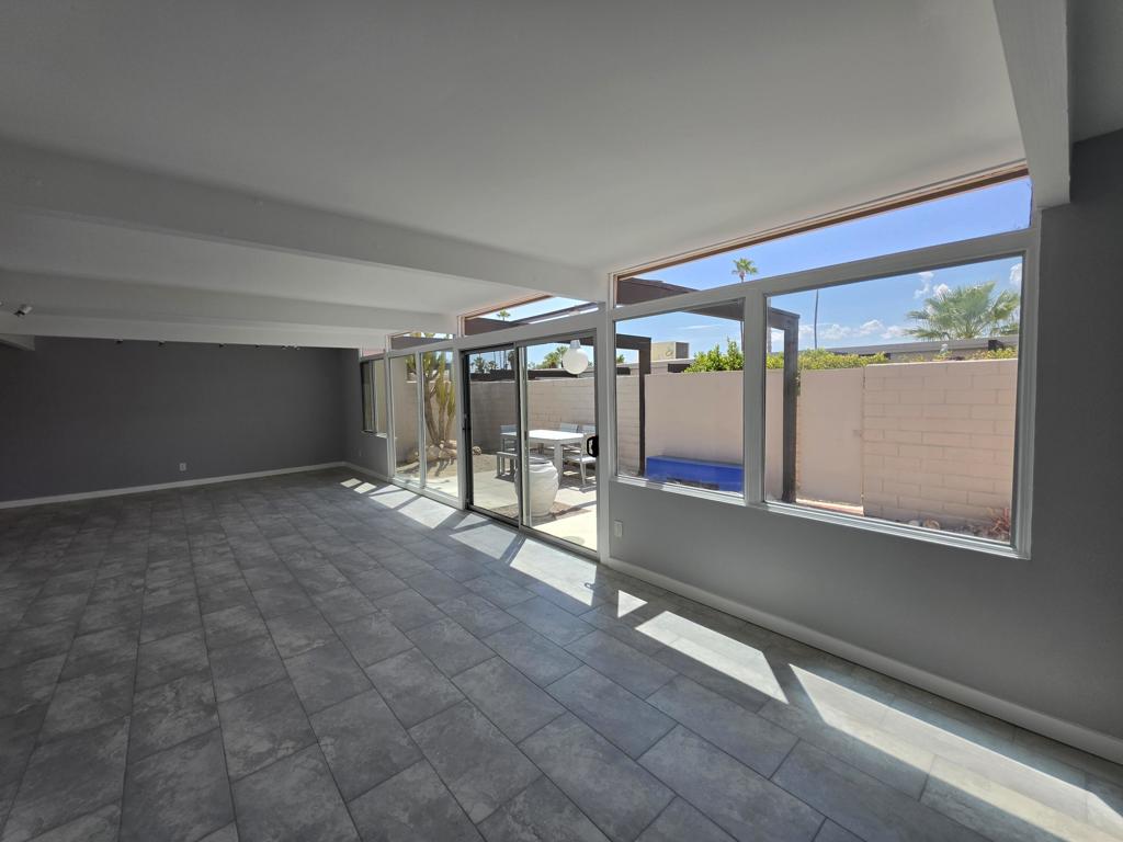 735 E Louise Drive Property Photo 8