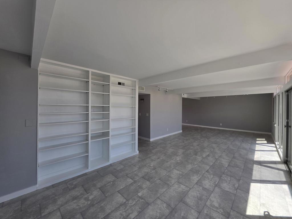 735 E Louise Drive Property Photo 10