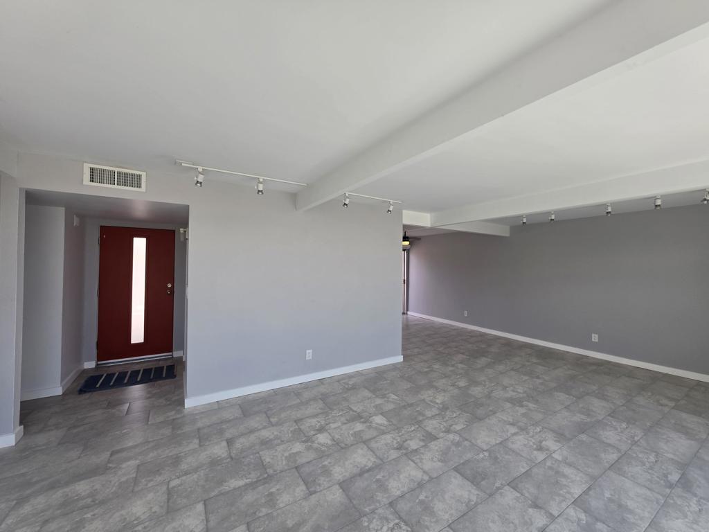 735 E Louise Drive Property Photo 11
