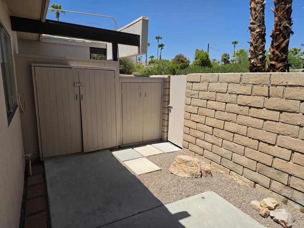 735 E Louise Drive Property Photo 18
