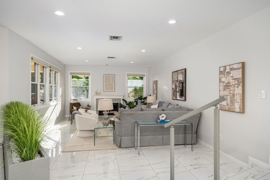 45385 Taos Property Photo 10