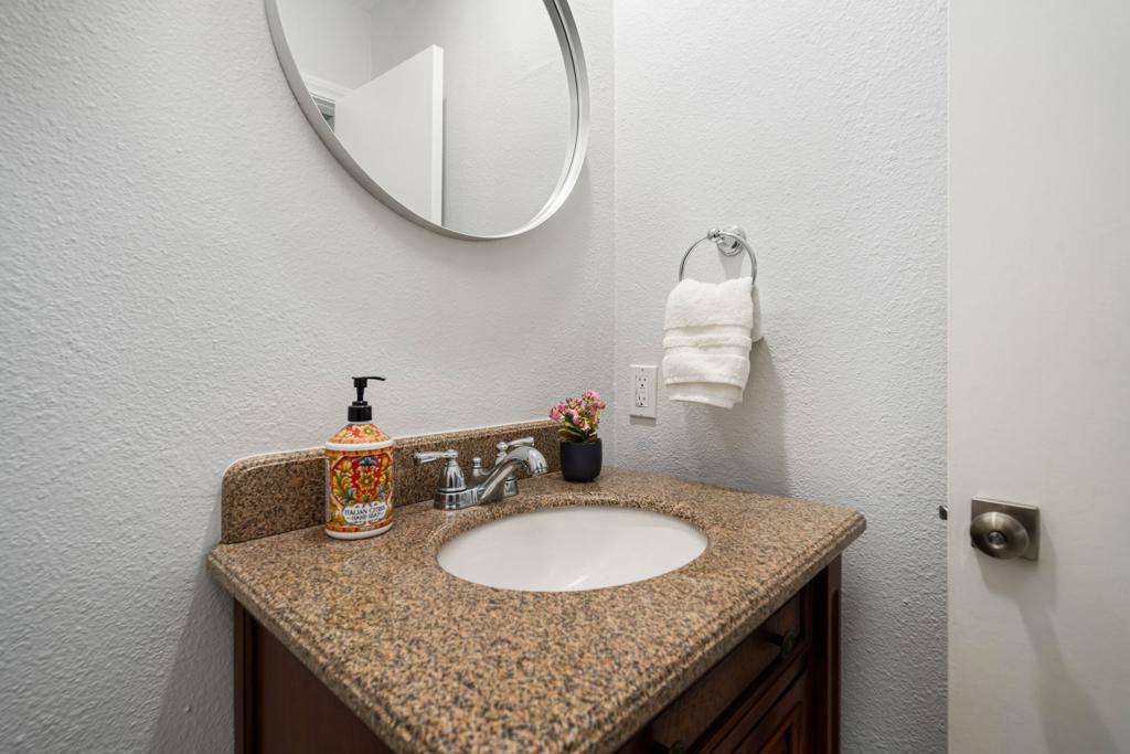 45385 Taos Property Photo 23