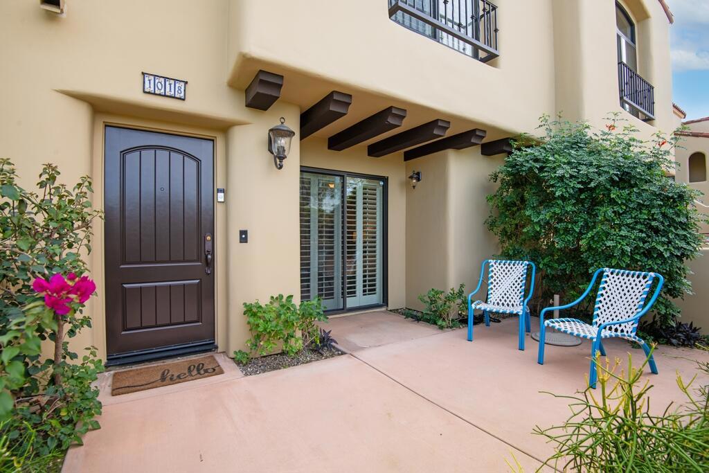 1018 Villorrio Drive N Property Photo 6