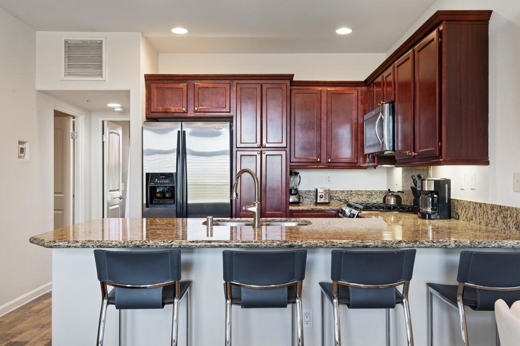 1018 Villorrio Drive N Property Photo 11
