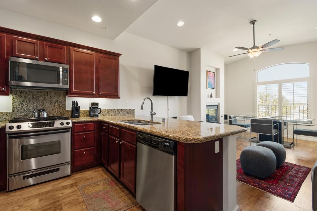 1018 Villorrio Drive N Property Photo 12