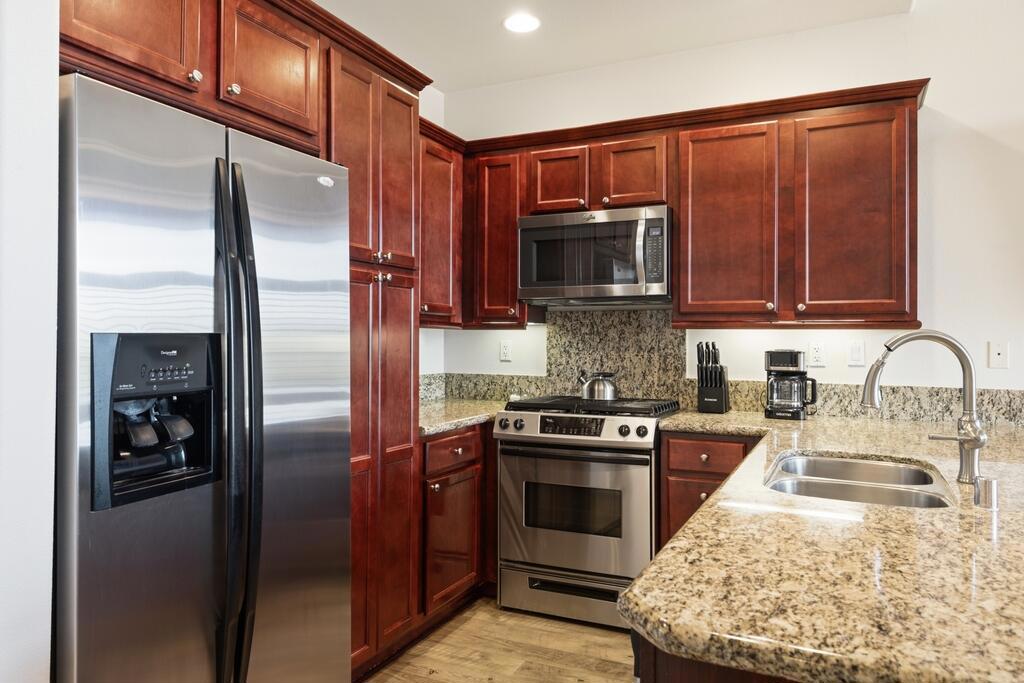 1018 Villorrio Drive N Property Photo 13