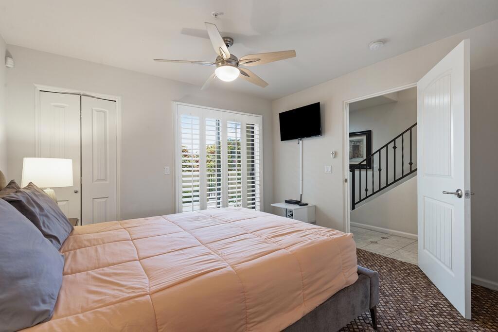 1018 Villorrio Drive N Property Photo 18