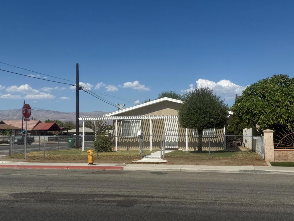 708 Palm Avenue Property Photo 1