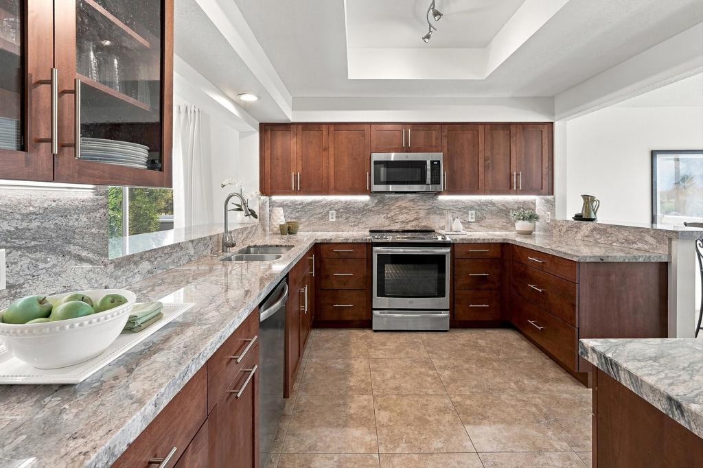 752 Vista Lago Drive N Property Photo 4