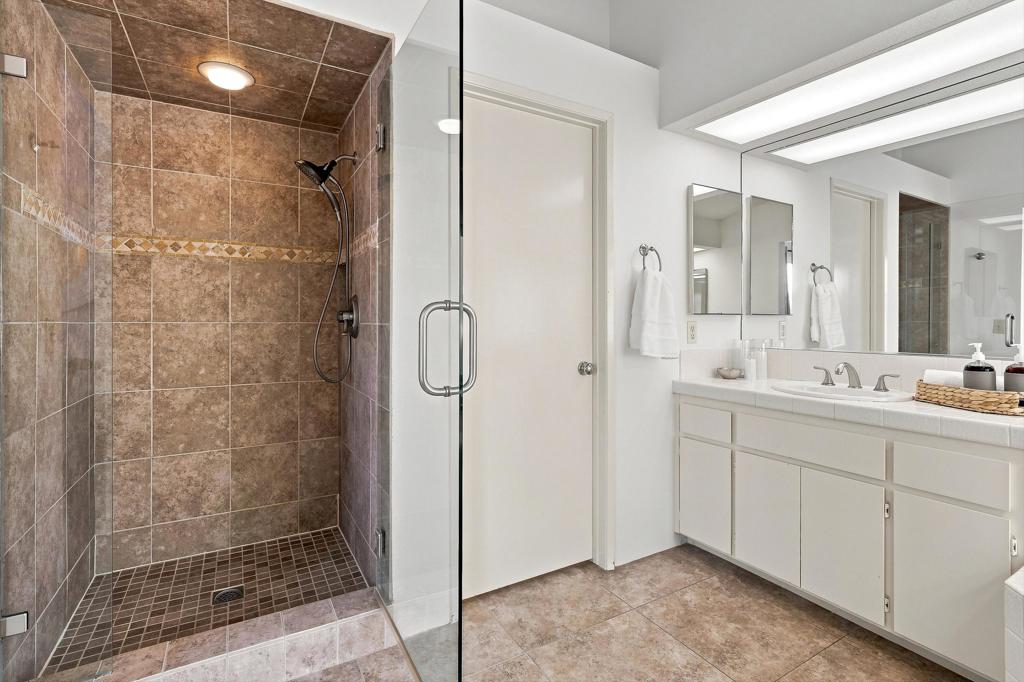752 Vista Lago Drive N Property Photo 12