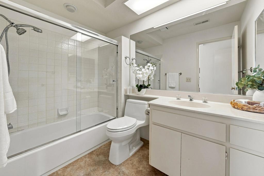 752 Vista Lago Drive N Property Photo 16