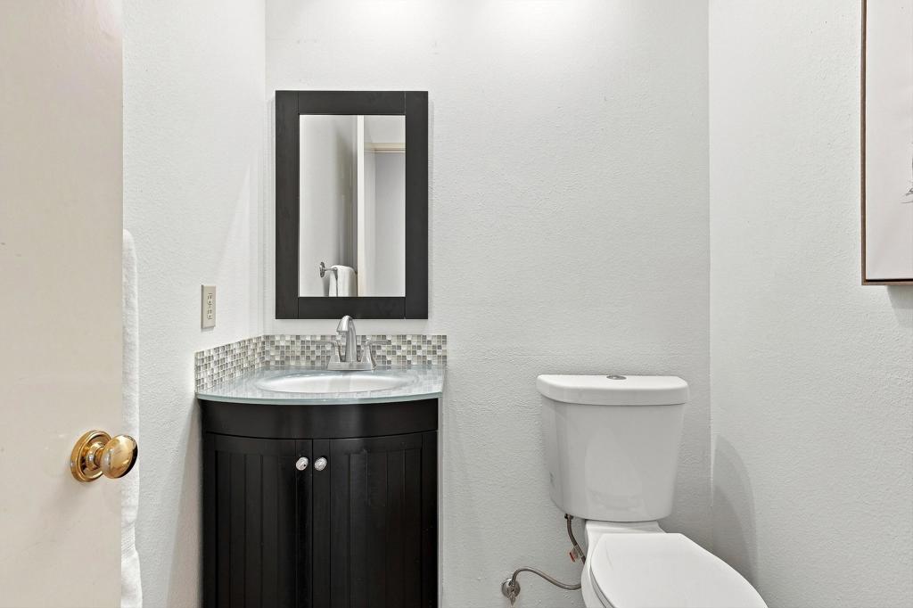752 Vista Lago Drive N Property Photo 17
