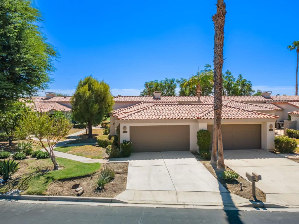 54840 Inverness Way Property Photo 11