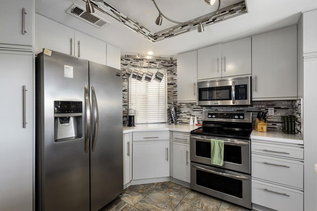54840 Inverness Way Property Photo 24