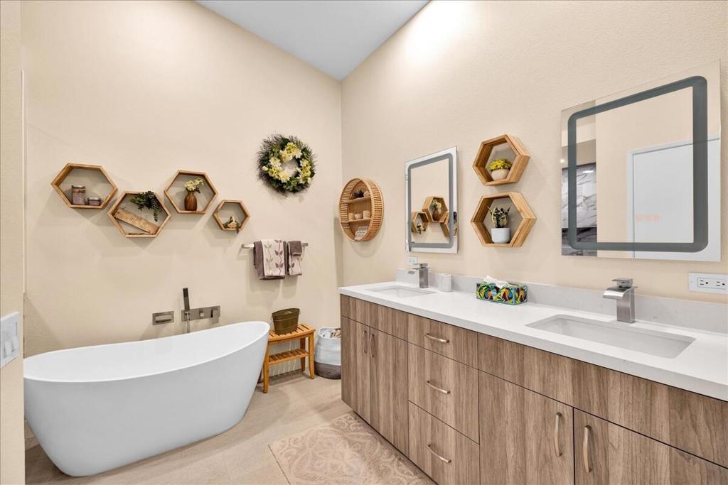 265 Desert Falls Drive E Property Photo 26