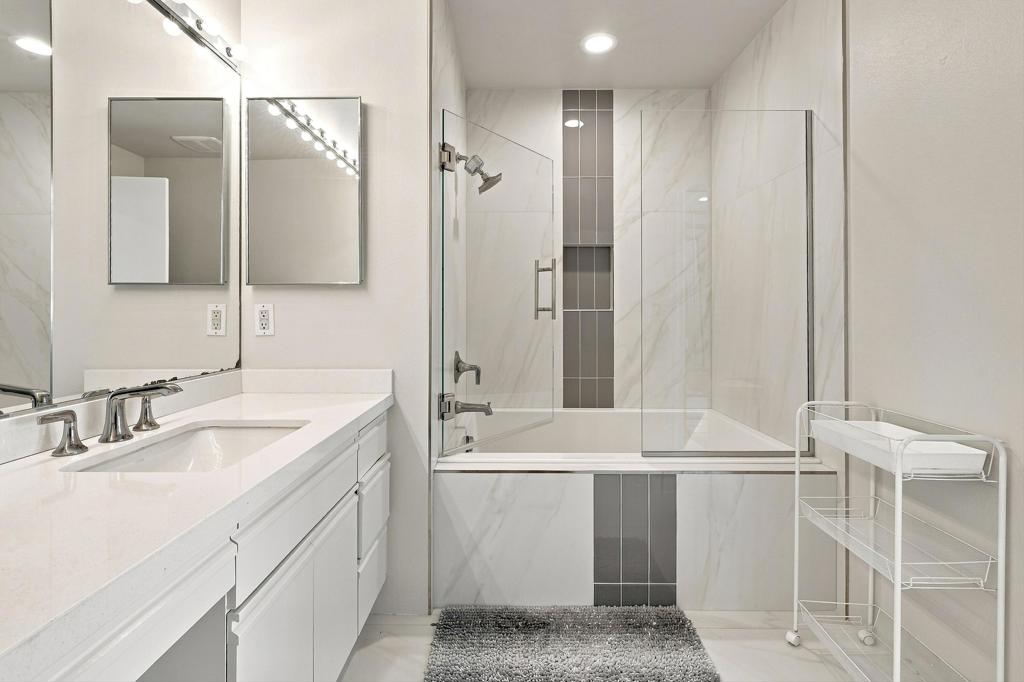 54108 Oak Tree A143 Property Photo 21