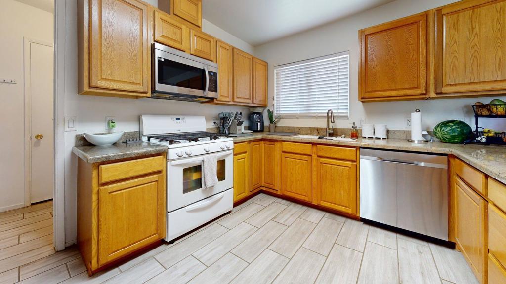 27305 Hombria Drive Property Photo 7