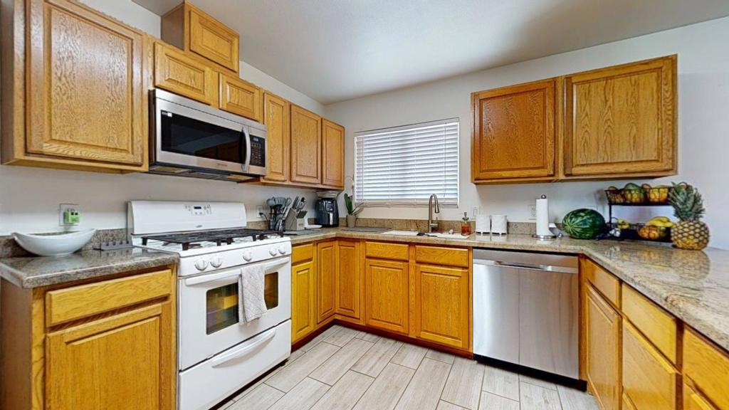 27305 Hombria Drive Property Photo 11