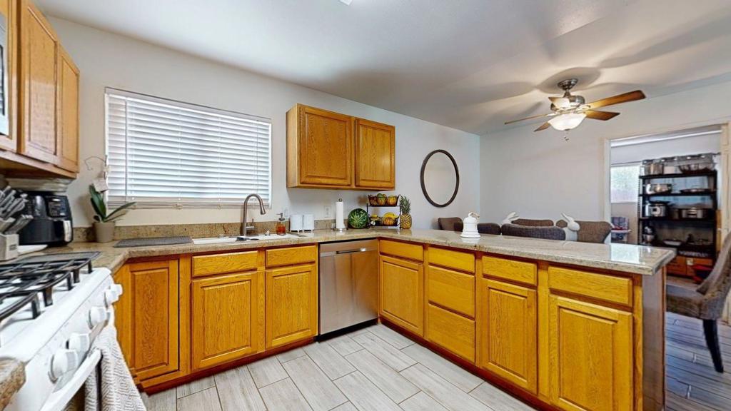 27305 Hombria Drive Property Photo 12
