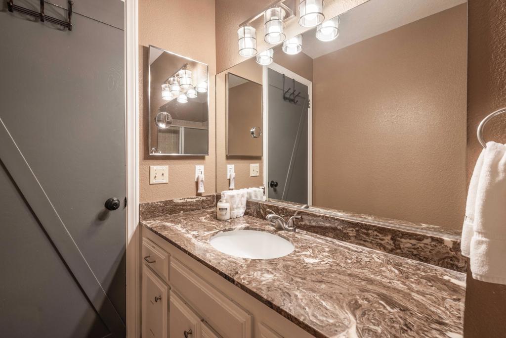 733 Summit Boulevard 2 Property Photo 15