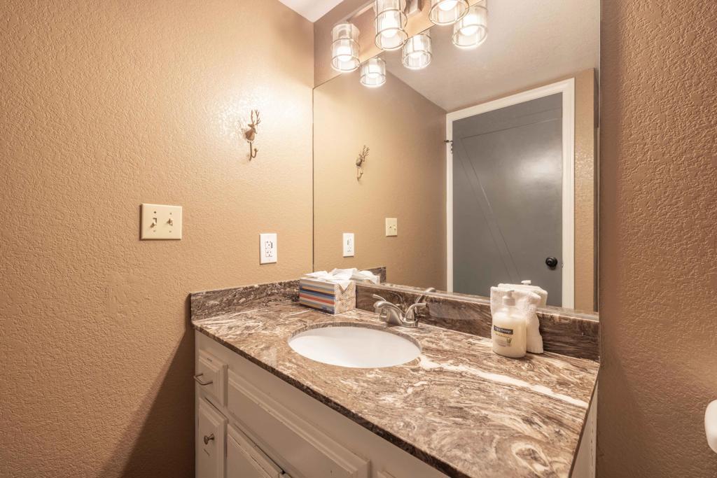 733 Summit Boulevard 2 Property Photo 19
