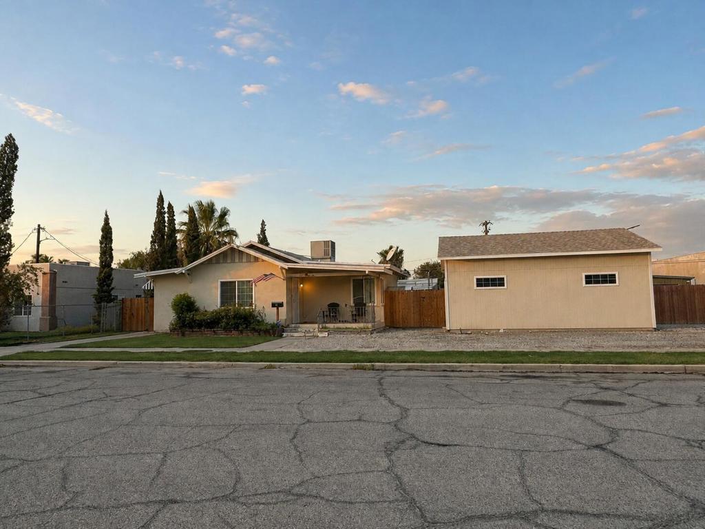 165 S Spring Street Property Photo 1
