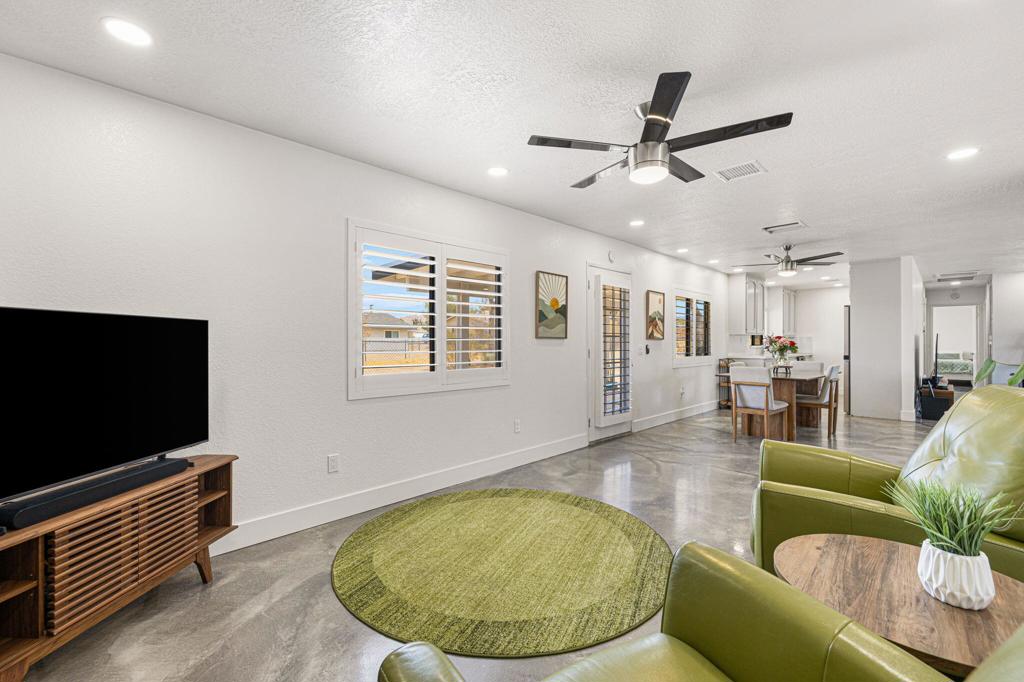 6829 Palisade Way Property Photo 4
