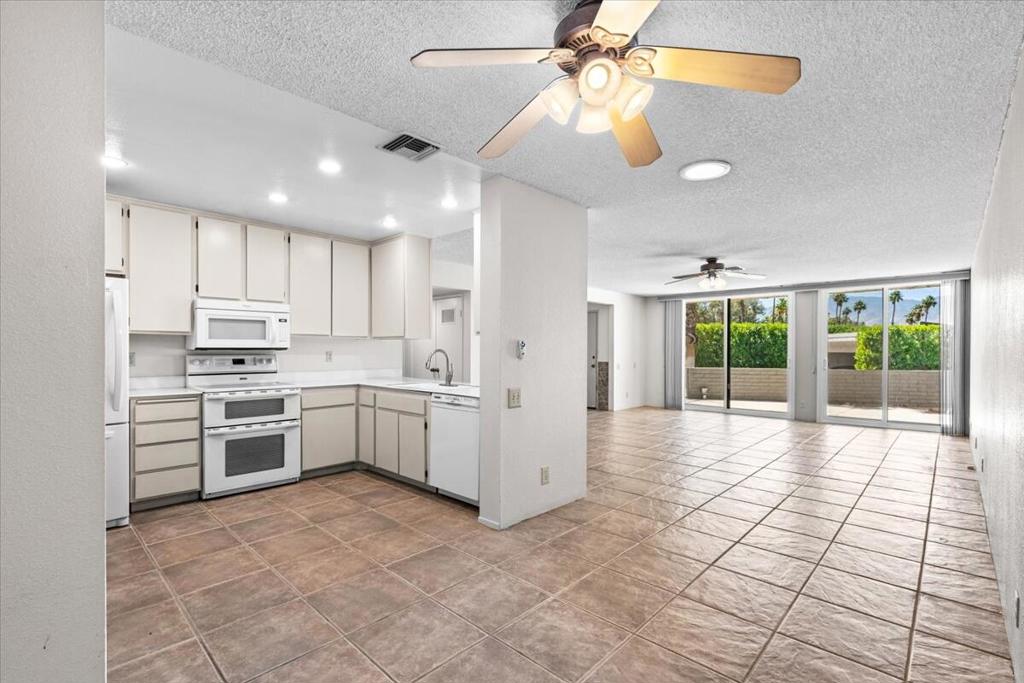2620 N Whitewater Club Drive D Property Photo 10