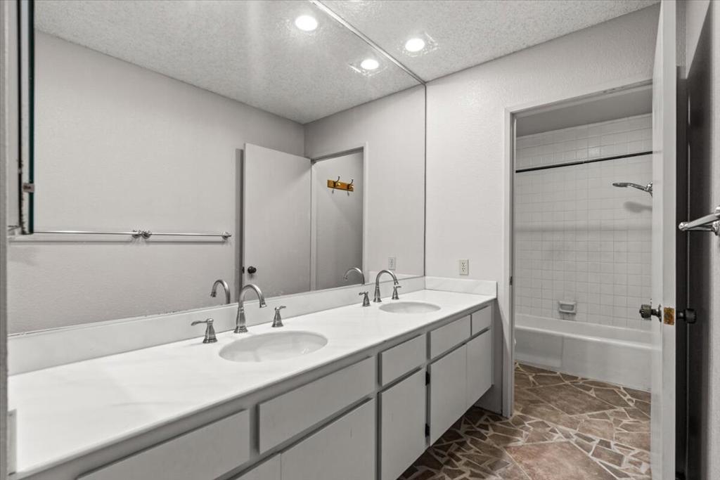 2620 N Whitewater Club Drive D Property Photo 20