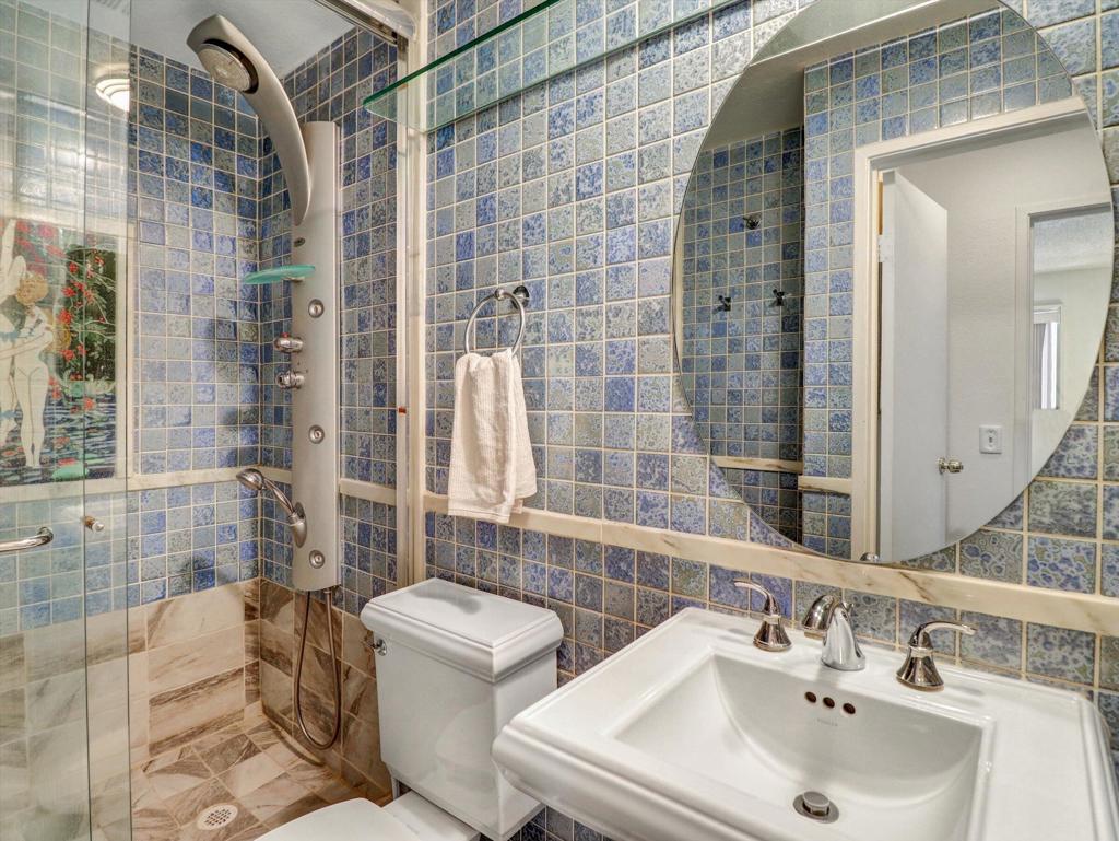 2860 N Los Felices Road 206 Property Photo 5