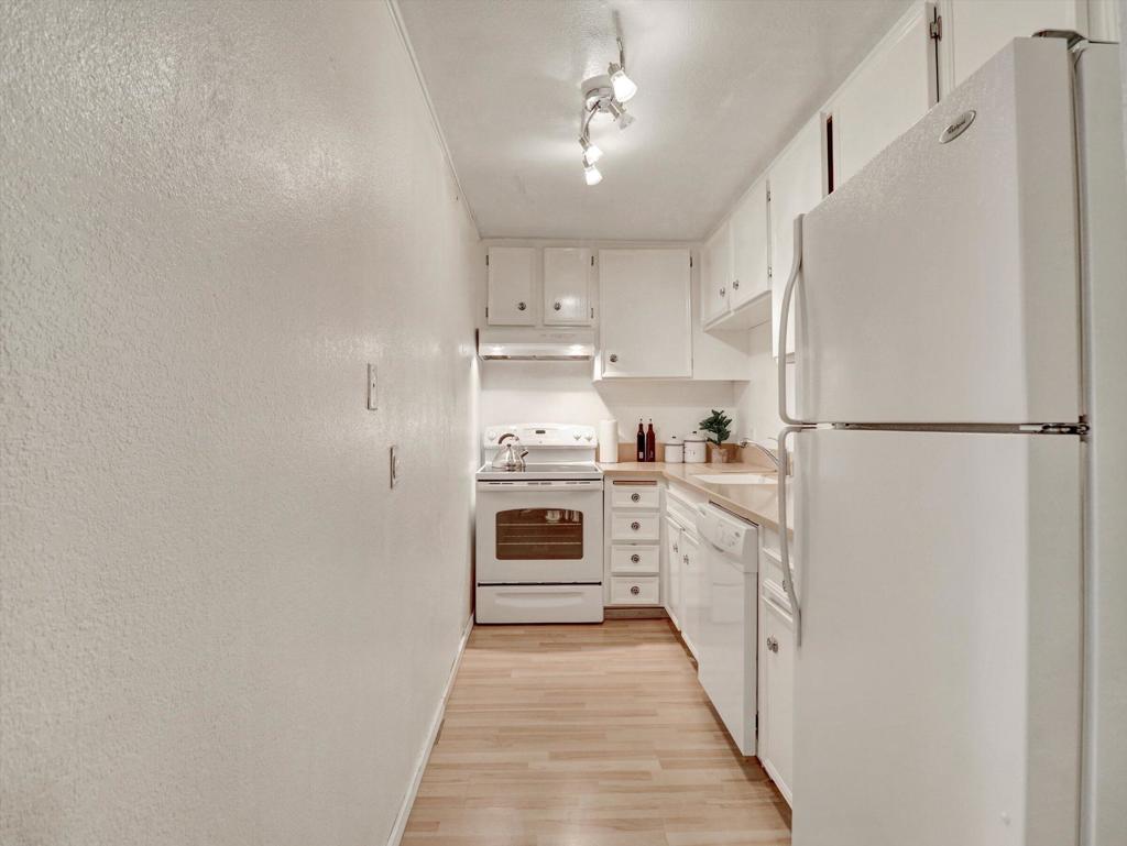2860 N Los Felices Road 206 Property Photo 11