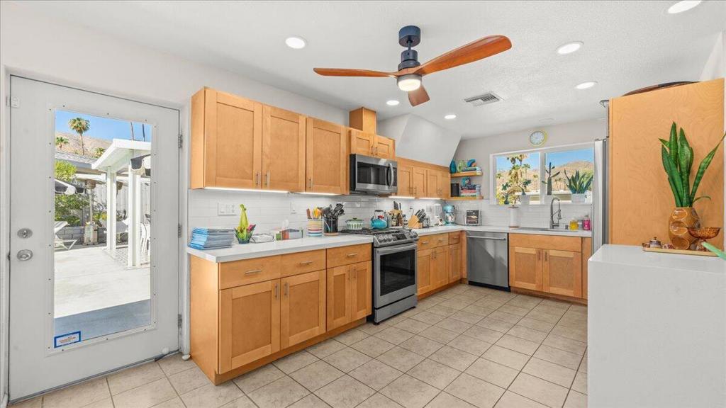 39162 Karen Street Property Photo 11