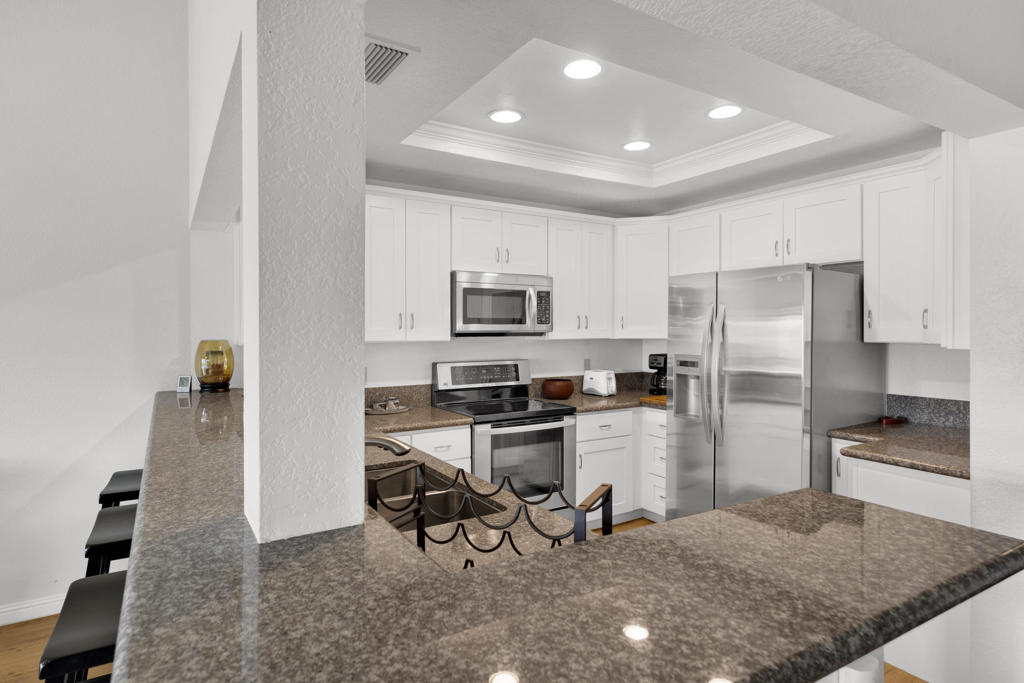 41683 Woodhaven Drive E Property Photo 4