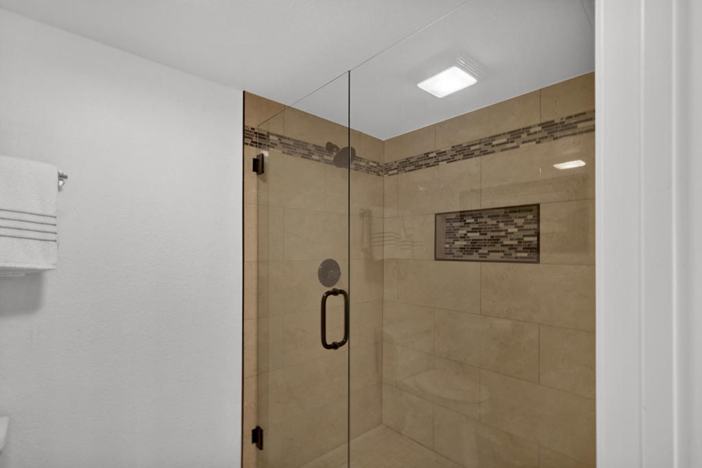 41683 Woodhaven Drive E Property Photo 9