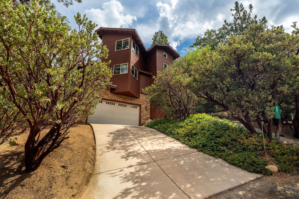55370 Silver Tip Lane Property Photo 3