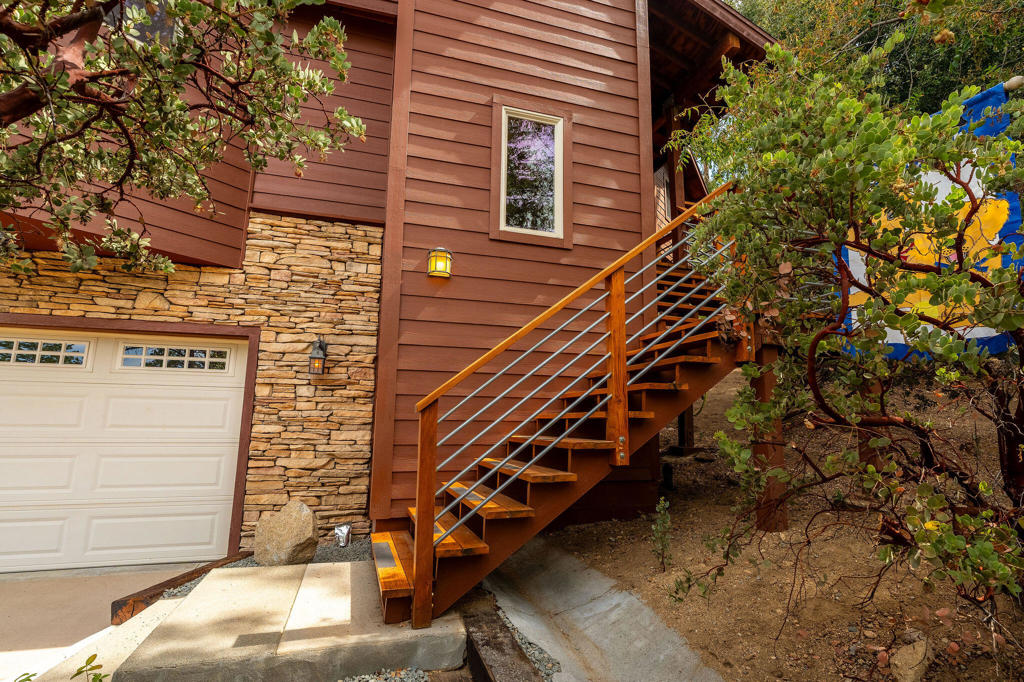 55370 Silver Tip Lane Property Photo 5