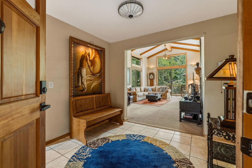 55370 Silver Tip Lane Property Photo 8