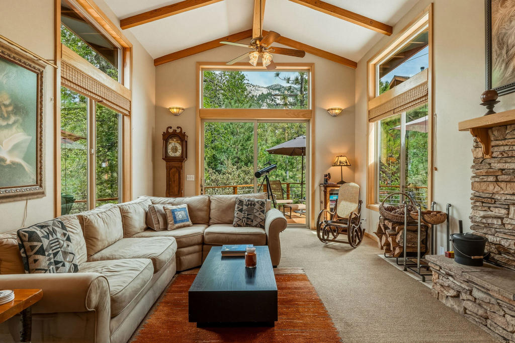 55370 Silver Tip Lane Property Photo 11