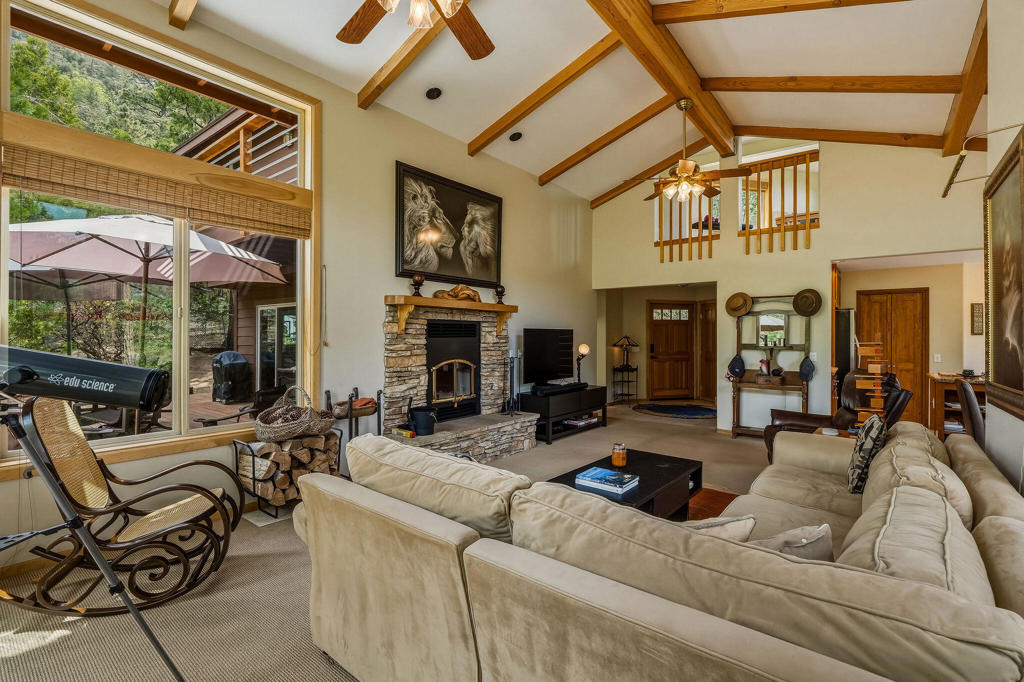 55370 Silver Tip Lane Property Photo 12