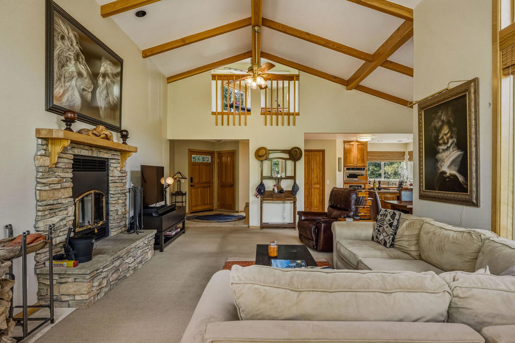 55370 Silver Tip Lane Property Photo 13
