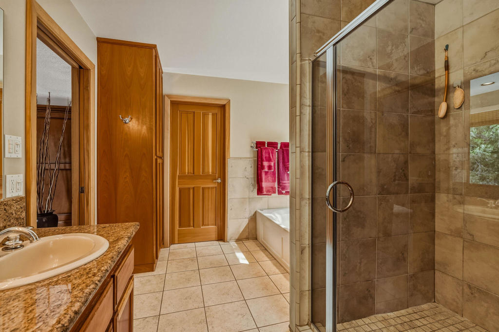 55370 Silver Tip Lane Property Photo 45