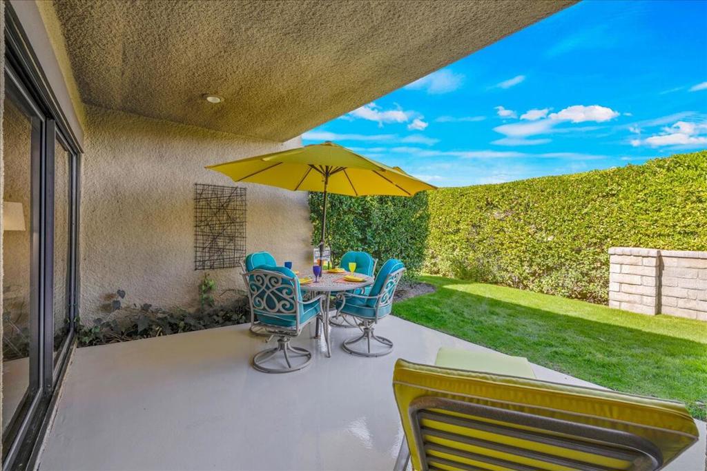 1254 Tiffany Circle N Property Photo 2