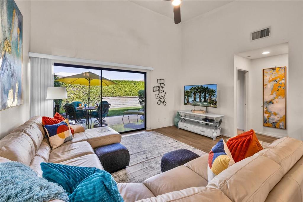 1254 Tiffany Circle N Property Photo 3