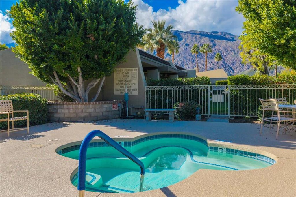 1254 Tiffany Circle N Property Photo 40