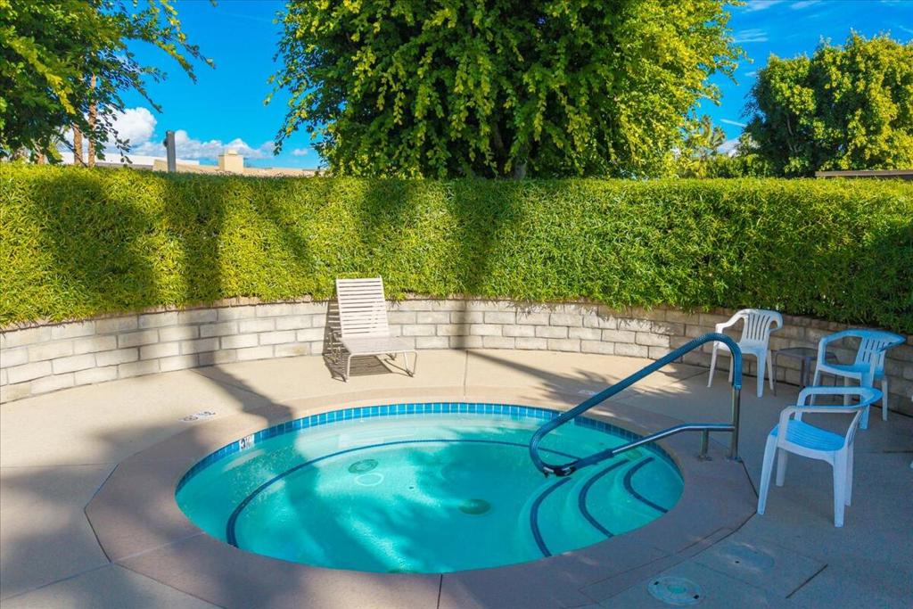 1254 Tiffany Circle N Property Photo 41