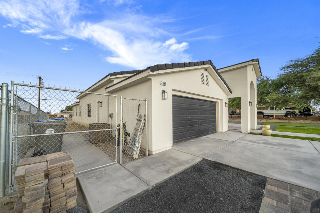 2860 Vista Avenue Property Photo 5